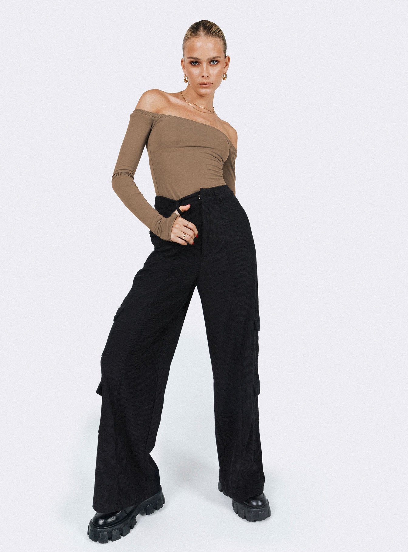 0-modelinfo-kiana-us2_539e5b07-4af6-458a-80a6-d16c34f68aca