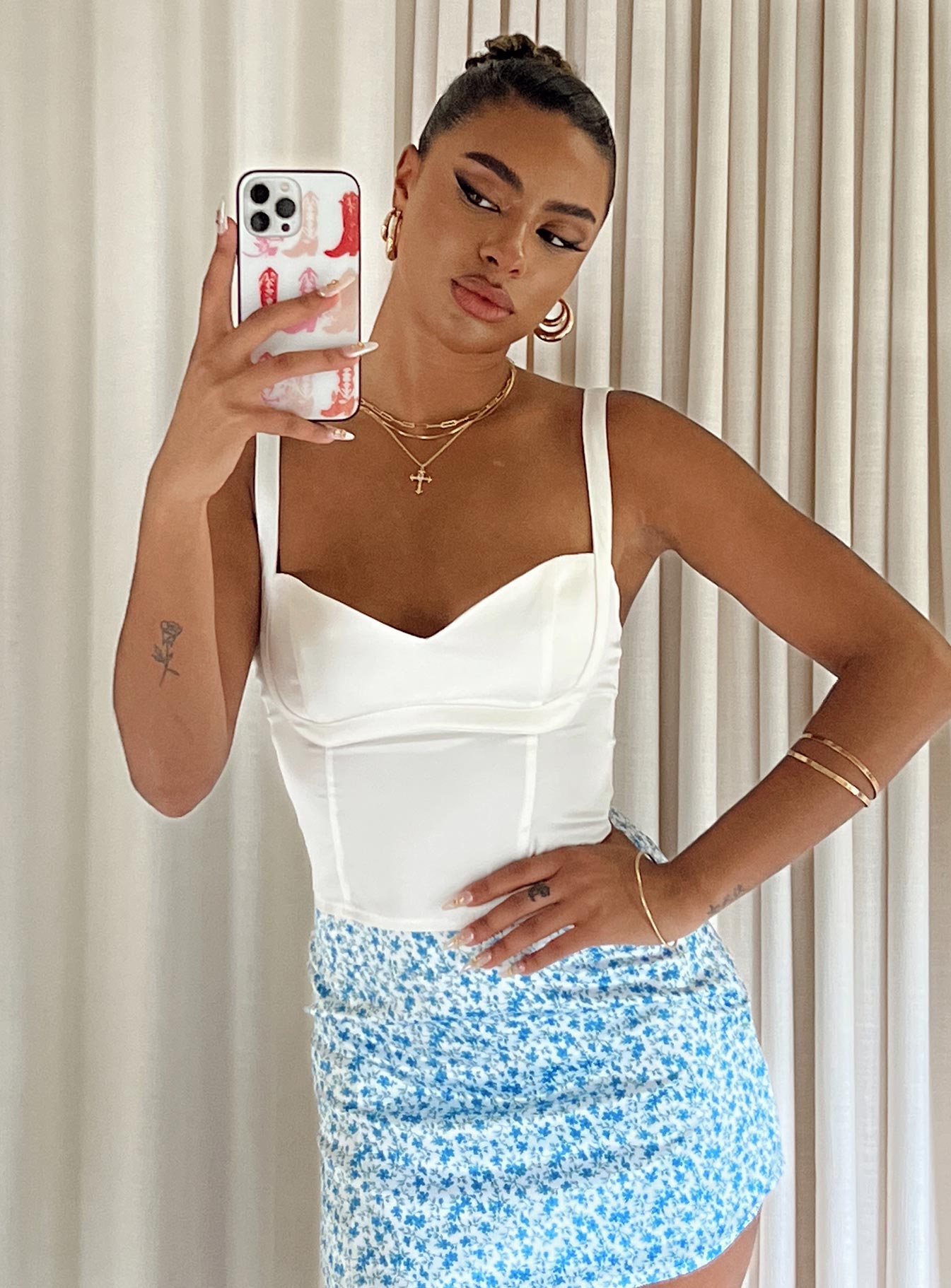 0-modelinfo-lola-us4_04bf2af4-6ca2-49ae-80f9-a224ffd89711