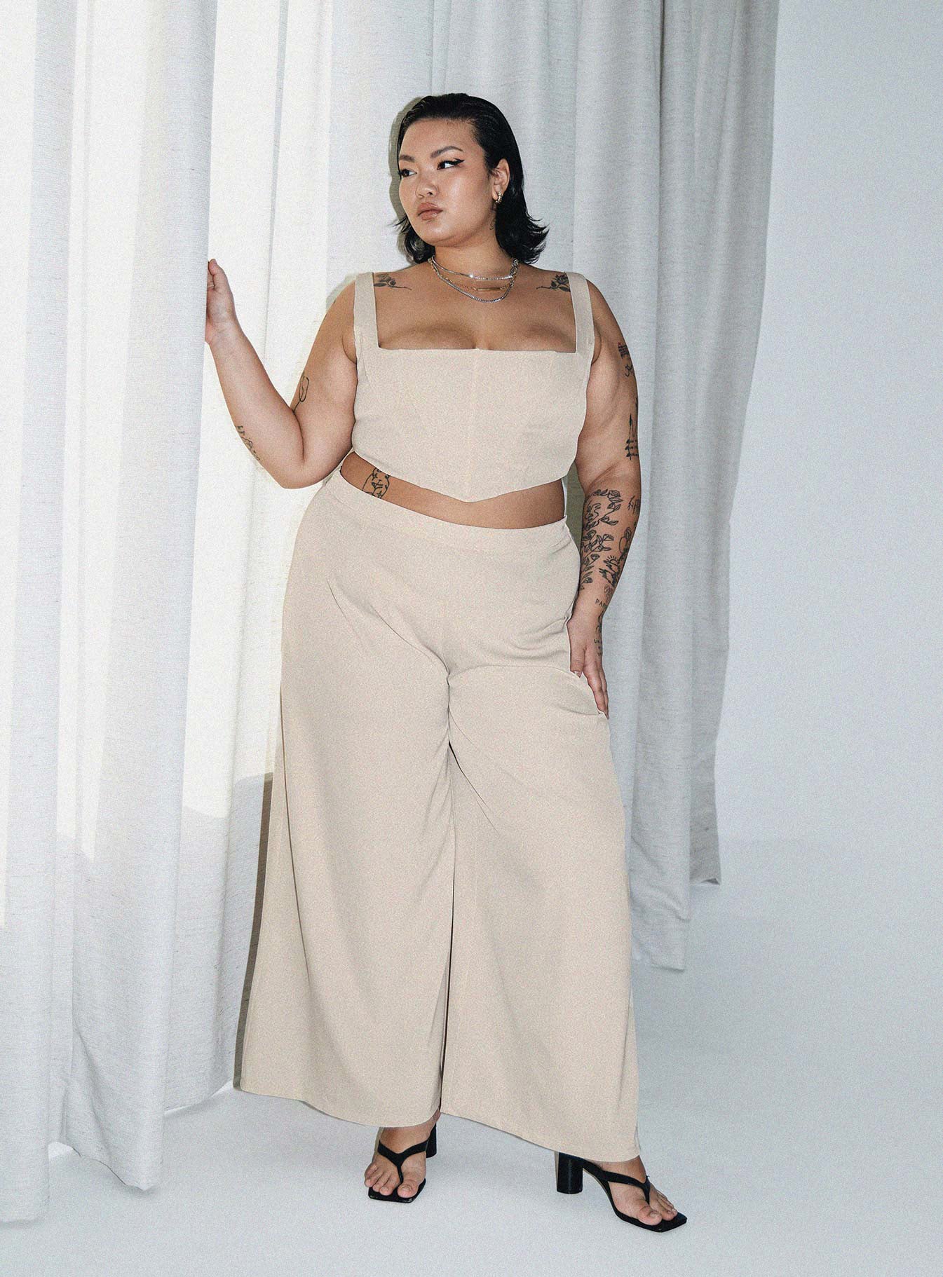 0-modelinfo-lovisa-us18_669ba988-249b-4ecf-9404-6bcd93b1ac36