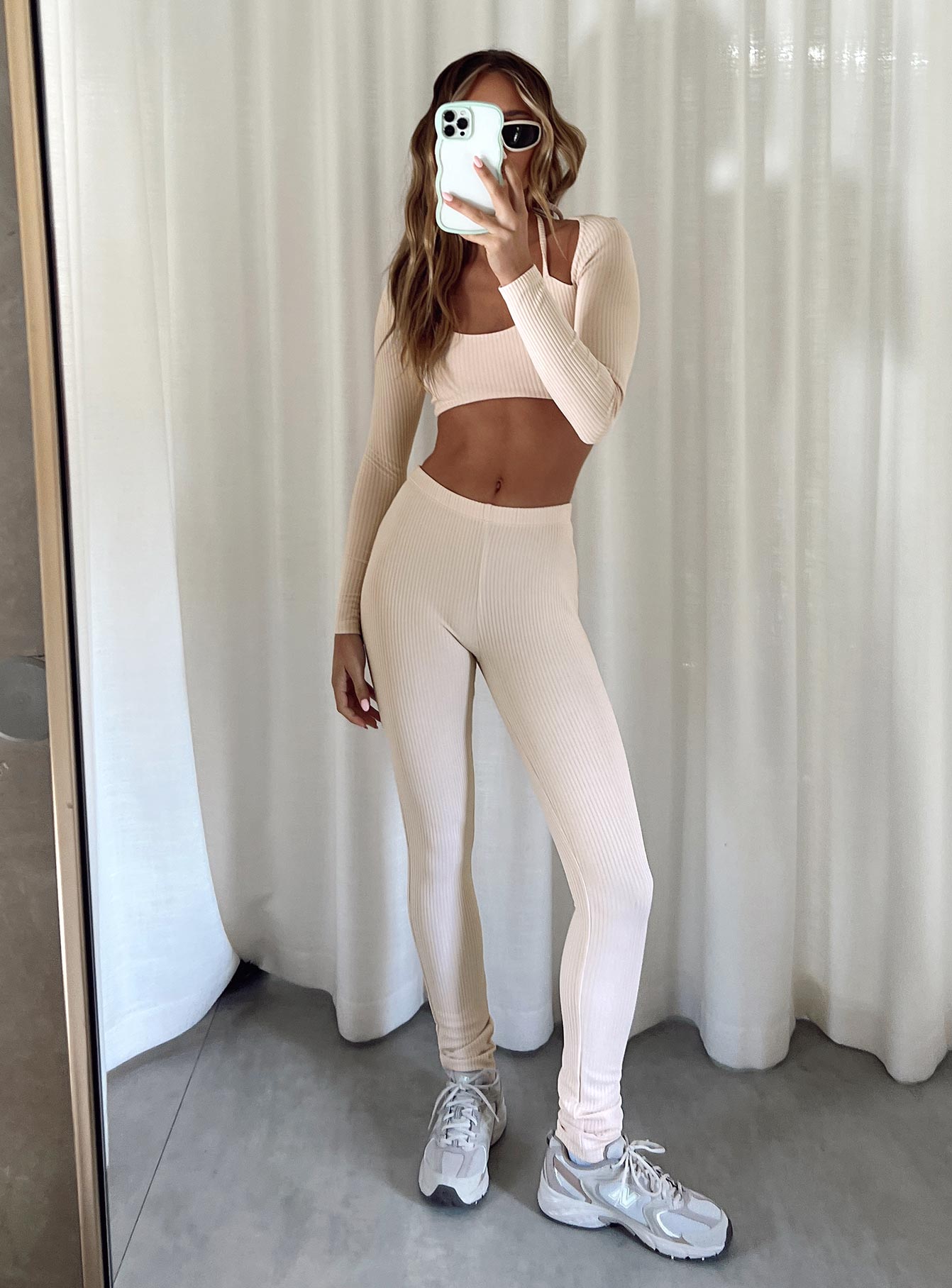 0-modelinfo-saskia-us2_2ef04428-4ec4-44c4-bdbe-0a71974f79b2