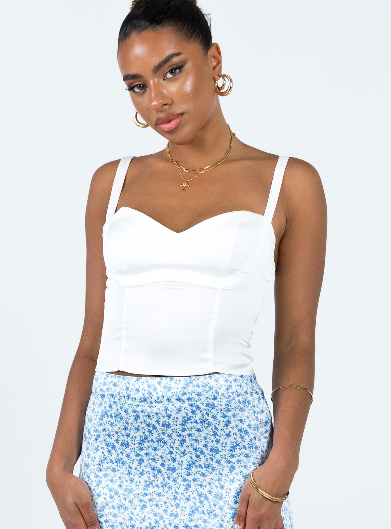 1-modelinfo-Lola-us4_adb9e340-2c84-46f3-9157-b141f53d825f