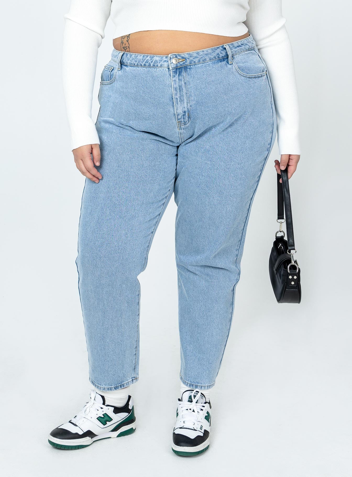 1-modelinfo-lovisa-us18_c541510a-25b9-4dd2-a9b0-a5316f7f0b26