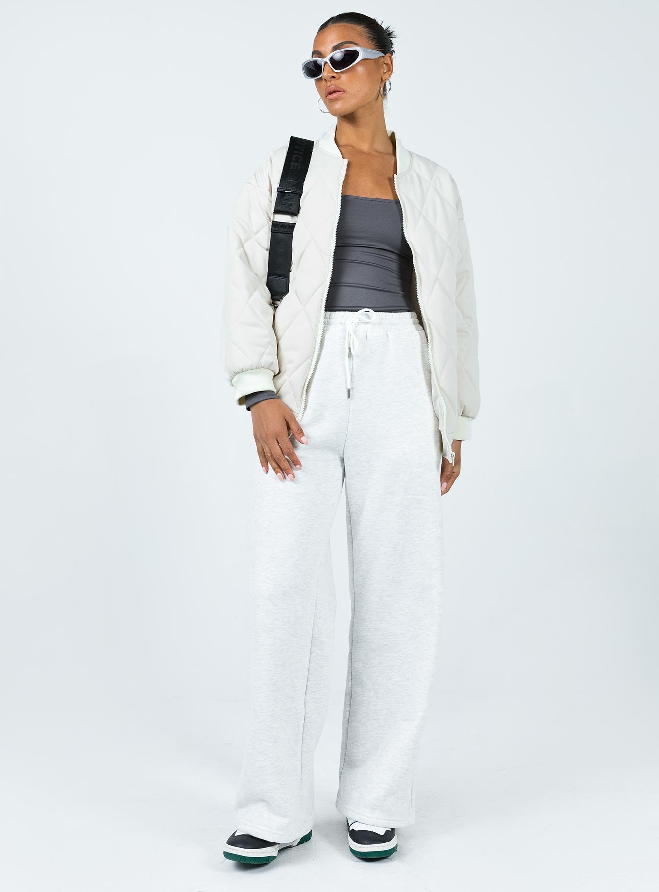 2-modelinfo-christy-us2_0b47bbbe-8c14-4d74-b993-54d6b48a375c