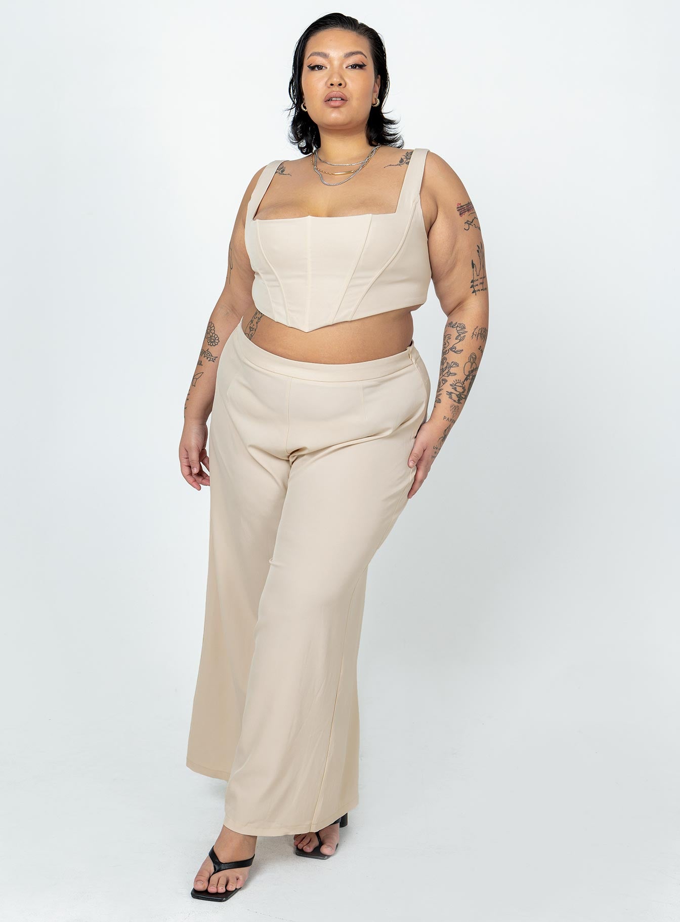 2-modelinfo-lovisa-us18_6eecc999-360f-4193-b660-91169a6b8809