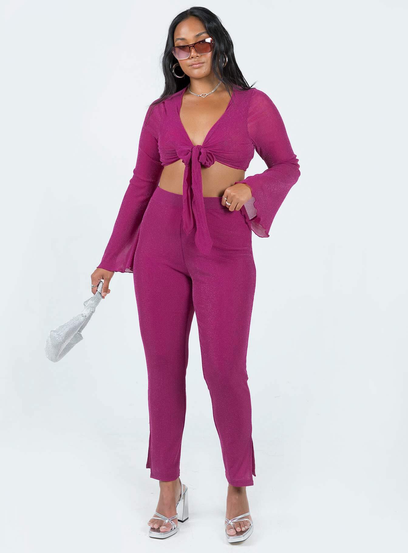 2-modelinfo-rheanna-us8_c17cae83-a443-4645-a39d-7509a2cbd71a