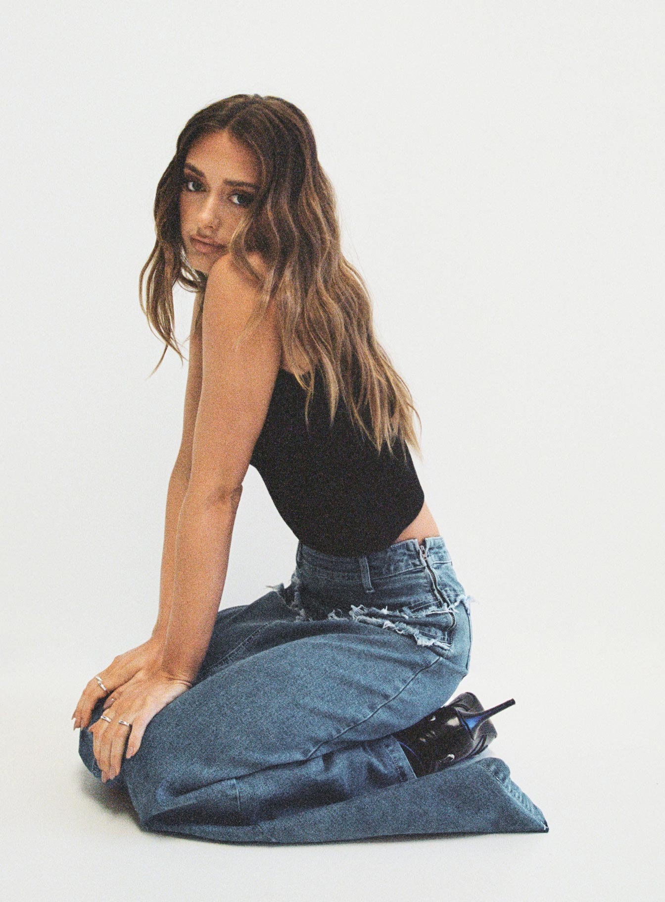 2-modelinfo-saskia-us2_e8a01261-aee2-4c7d-a088-599b2832d2c1