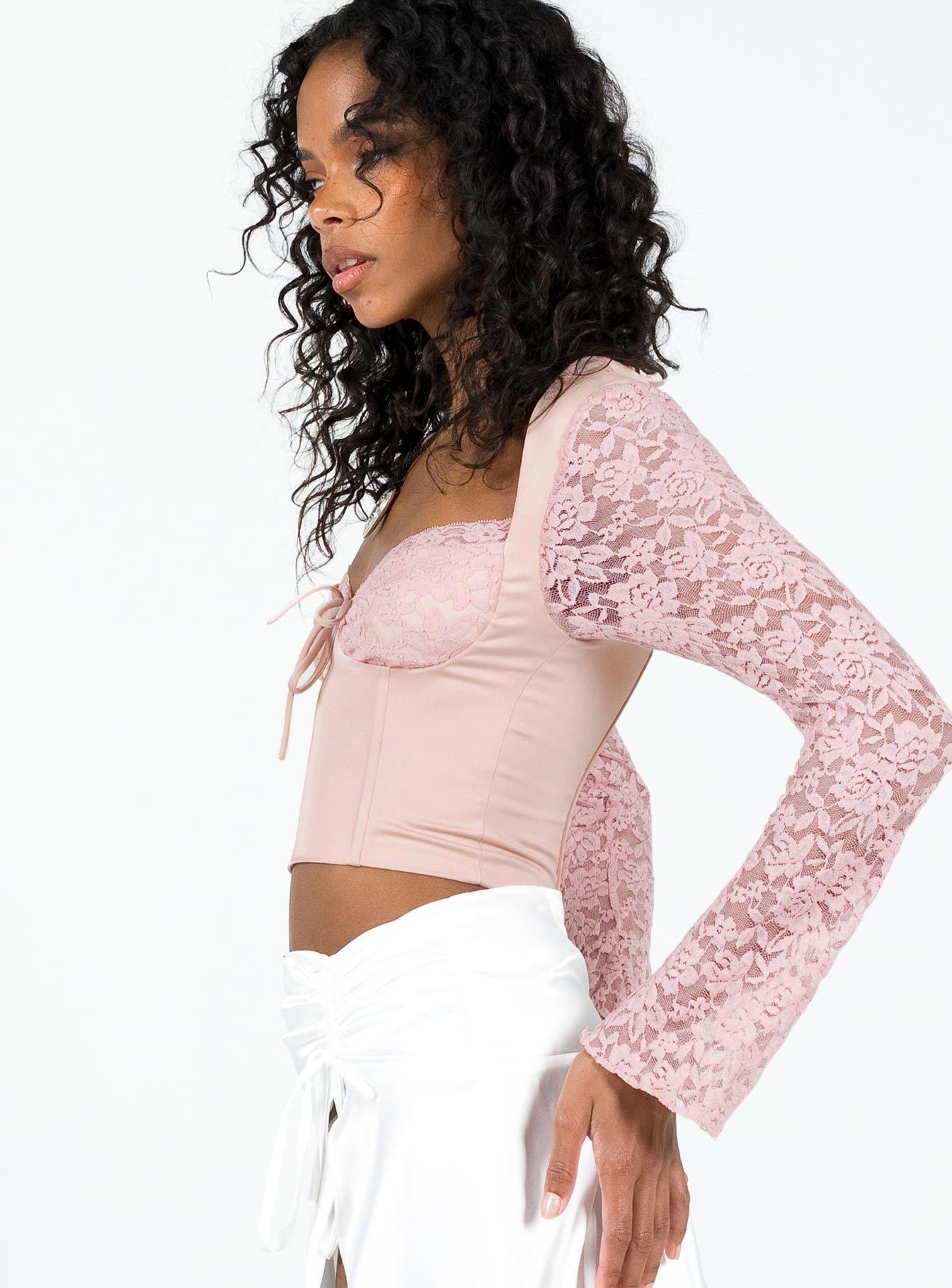 3-modelinfo-Kristen-us2_92e56cb1-d9cc-4761-975a-349a1caaf47d