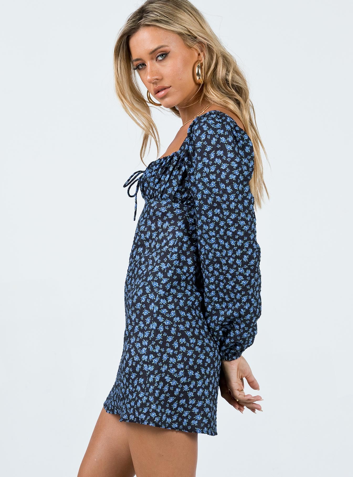 3-modelinfo-cathlin-us2_af47ac8f-5a60-43fa-82fe-ce41bd2421e2