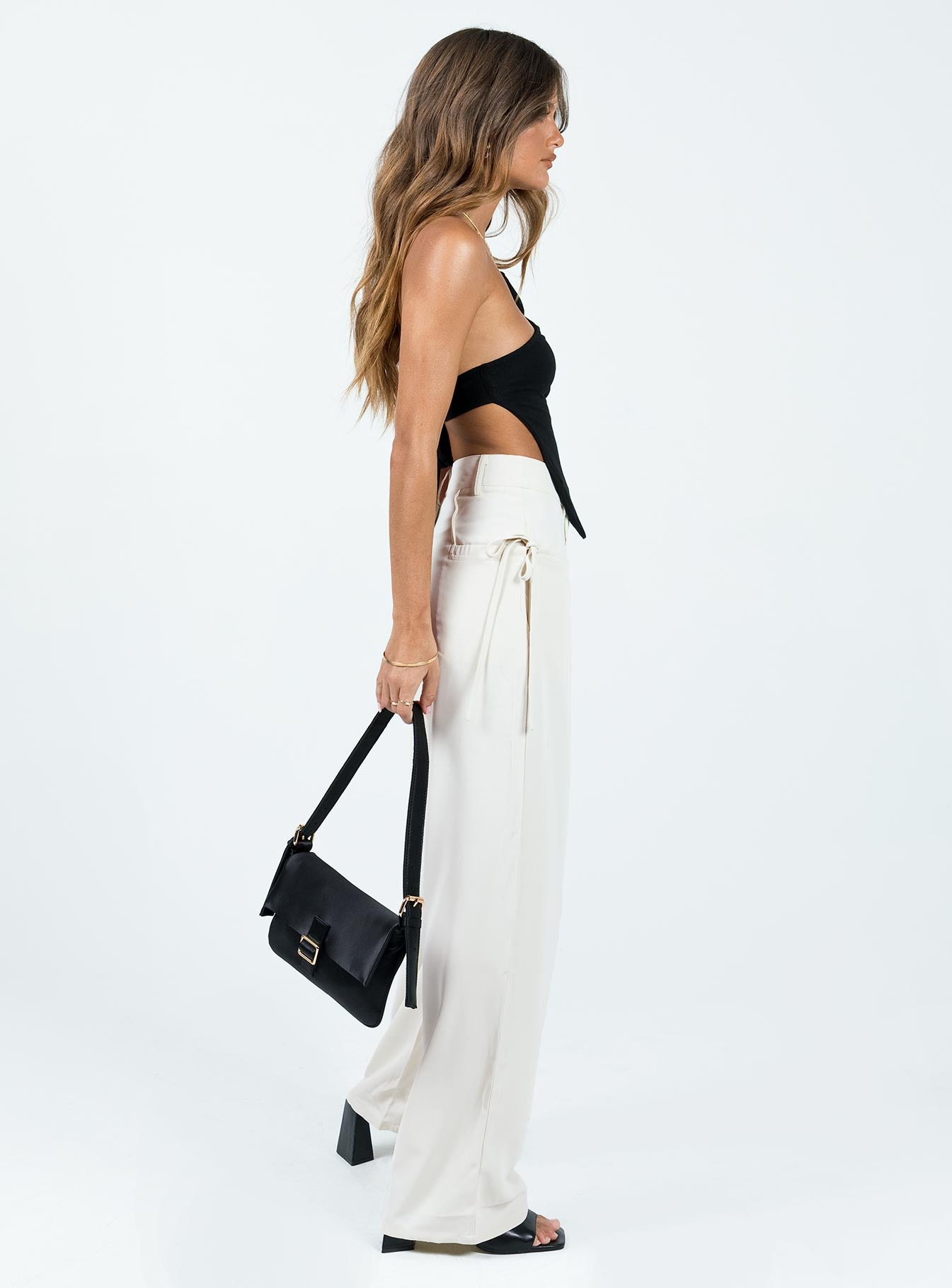 3-modelinfo-elise-us2_b70d441d-4345-4201-9a8a-c7831cdd4a10