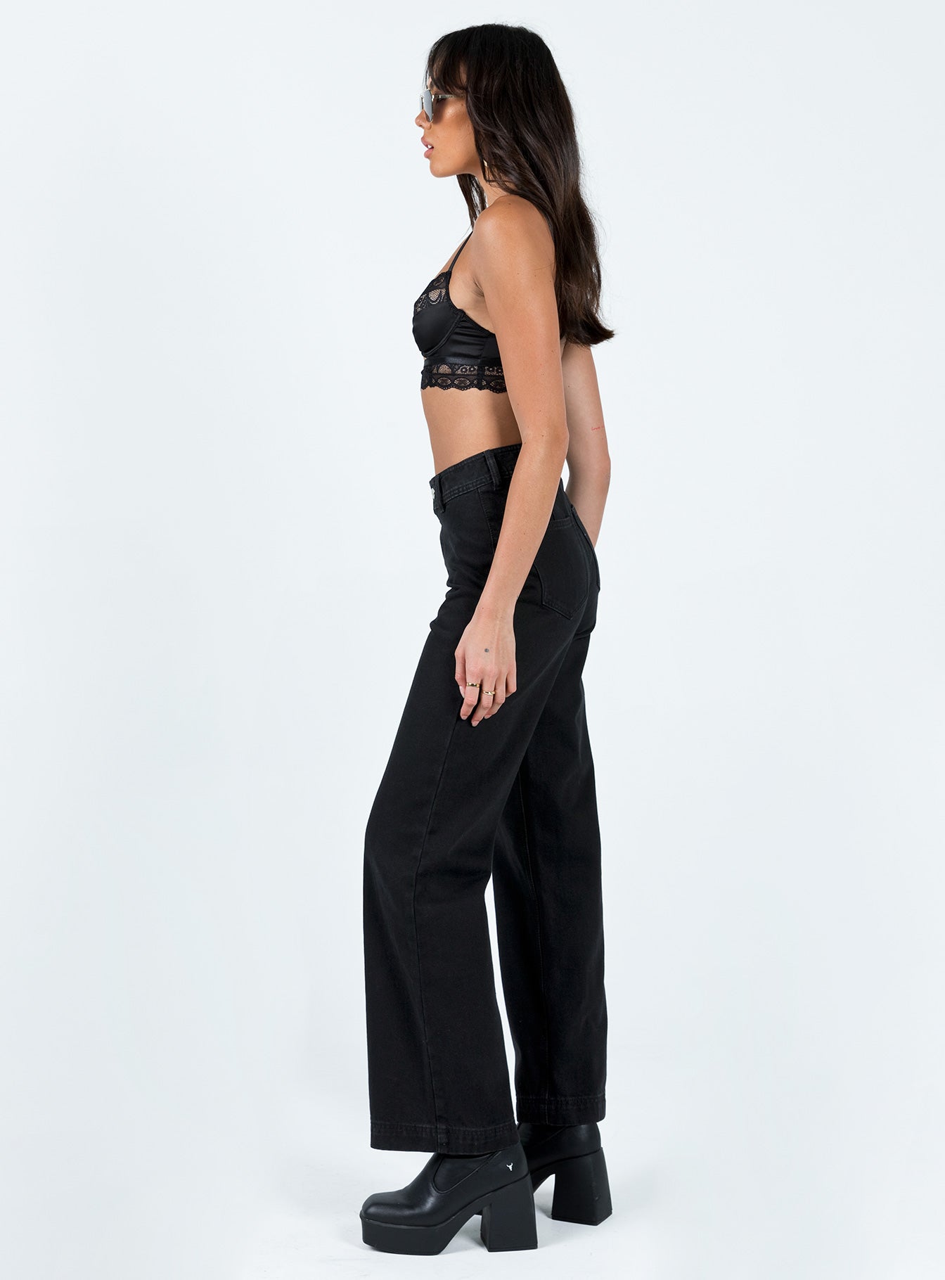 3-modelinfo-josephine-us2_df81cef7-a2a7-486d-9405-b5aaa1fe44bd