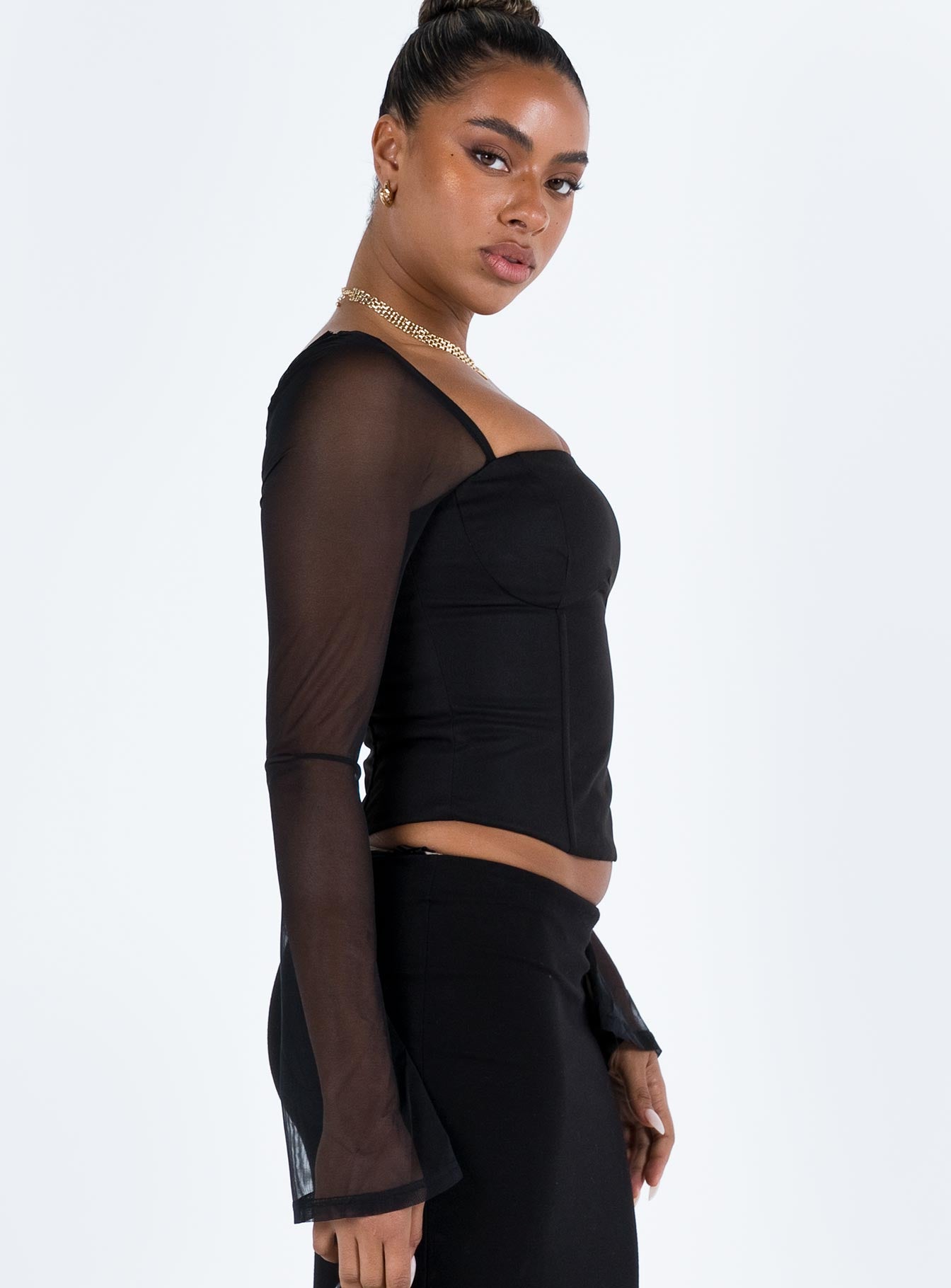 3-modelinfo-lola-us4_42f27d64-4ff6-45c1-b6ab-0735655190f1