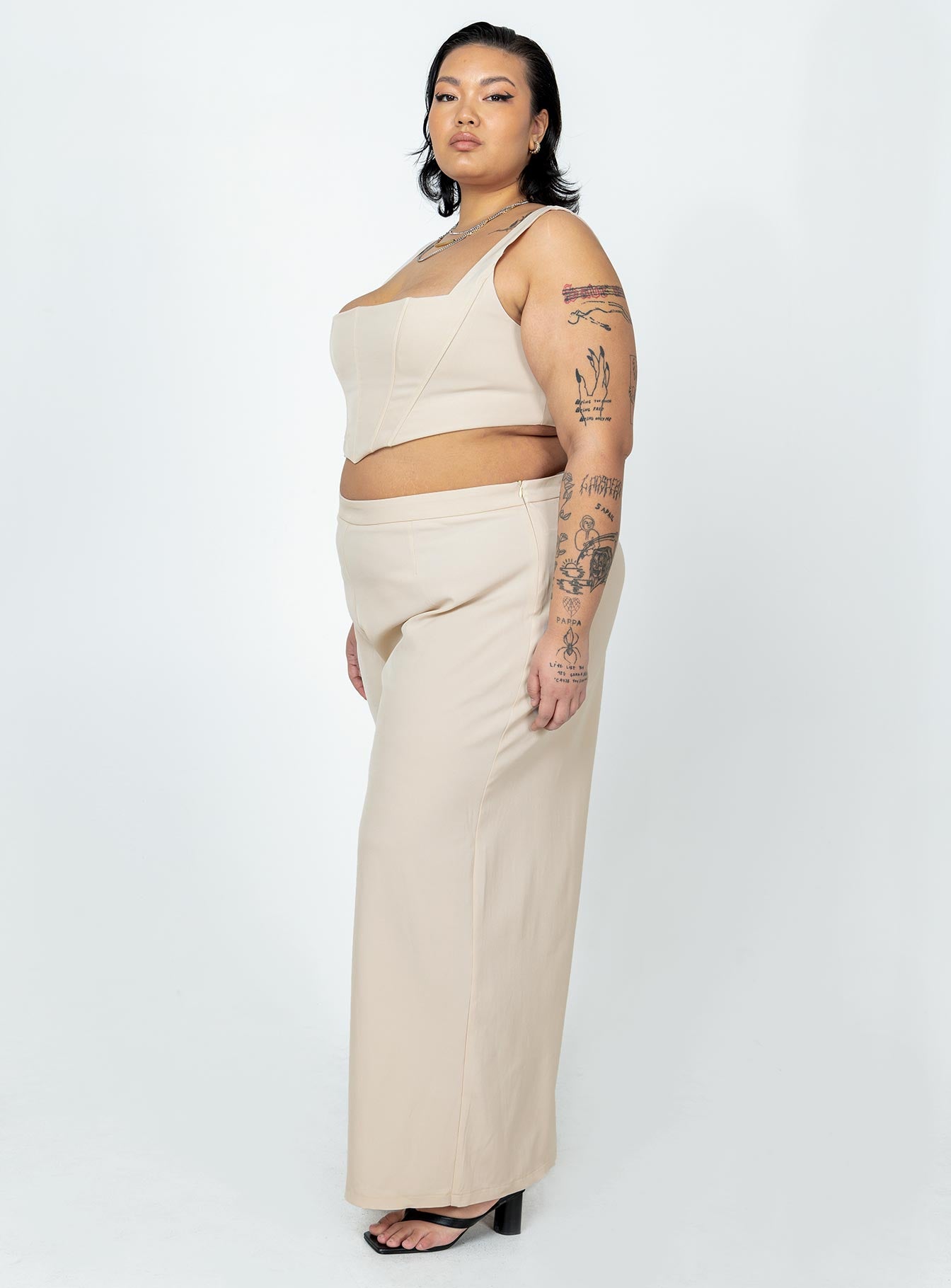 3-modelinfo-lovisa-us18_2a0d5c2c-61a2-4103-8091-db75b304b189