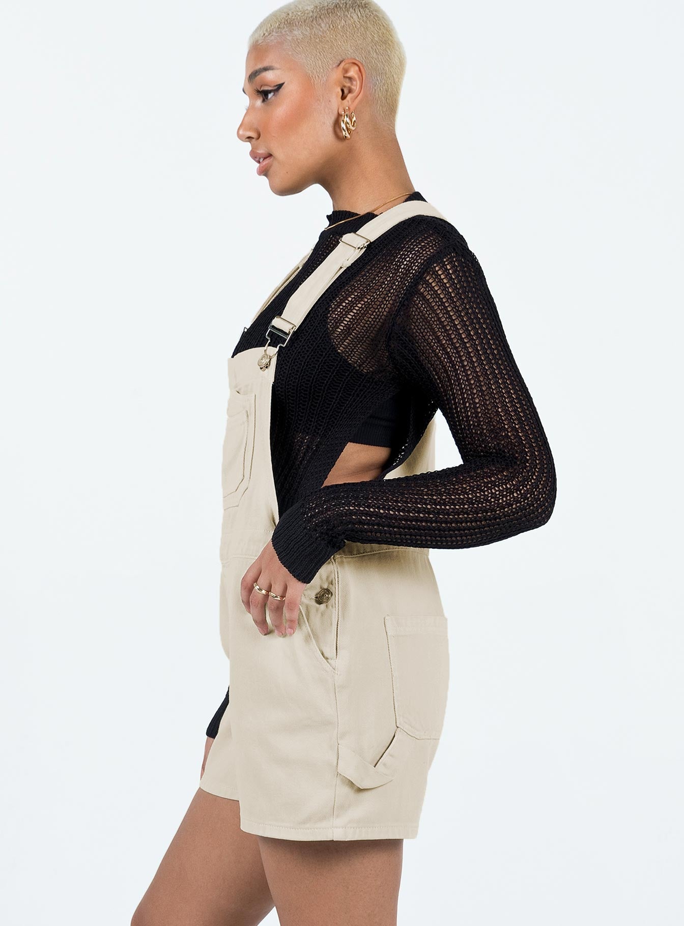 3-modelinfo-sarah-us6_719b967f-86f5-4022-8b16-4a8571232700