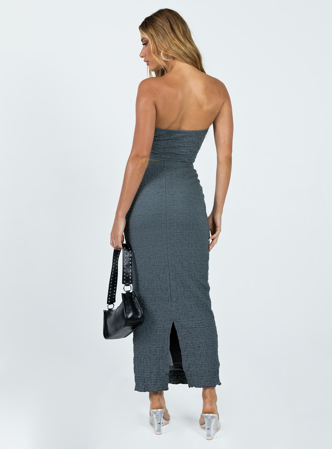 4-modelinfo-Saskia-us2_689d3d74-1044-4710-852f-cae73aebe455