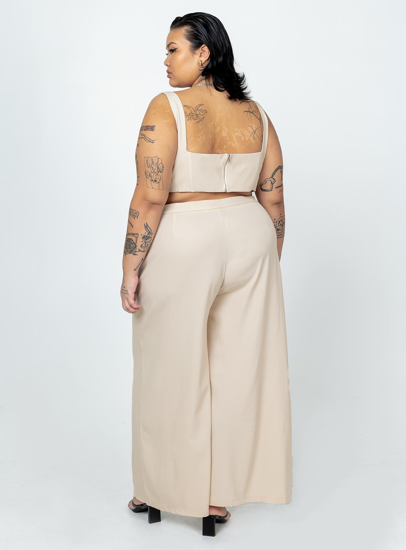 4-modelinfo-lovisa-us18_0cd717a9-cfaa-489b-97ac-01115bd38089