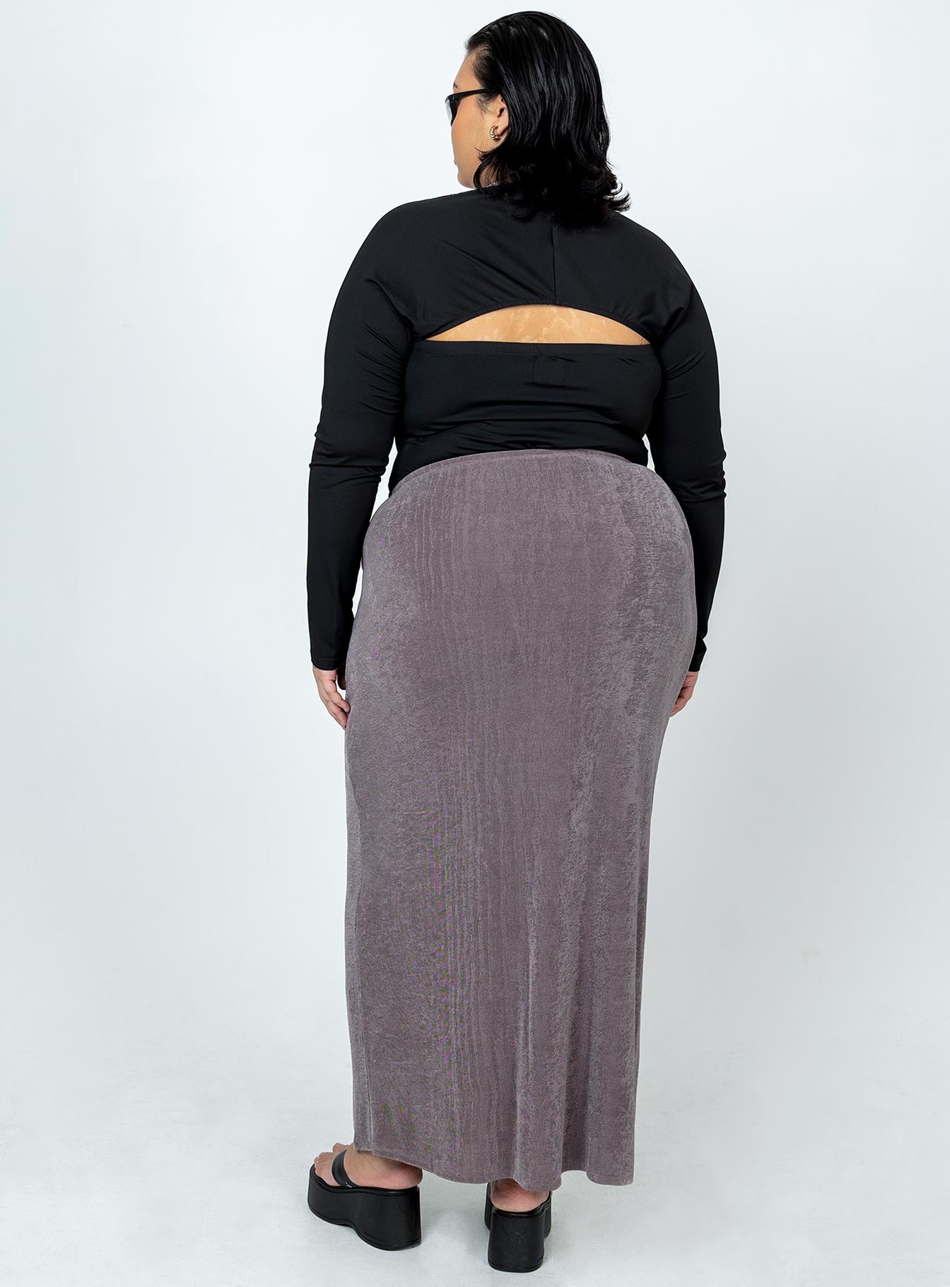 4-modelinfo-lovisa-us18_a4507b51-b34a-4b00-ab40-4658ec709e3b