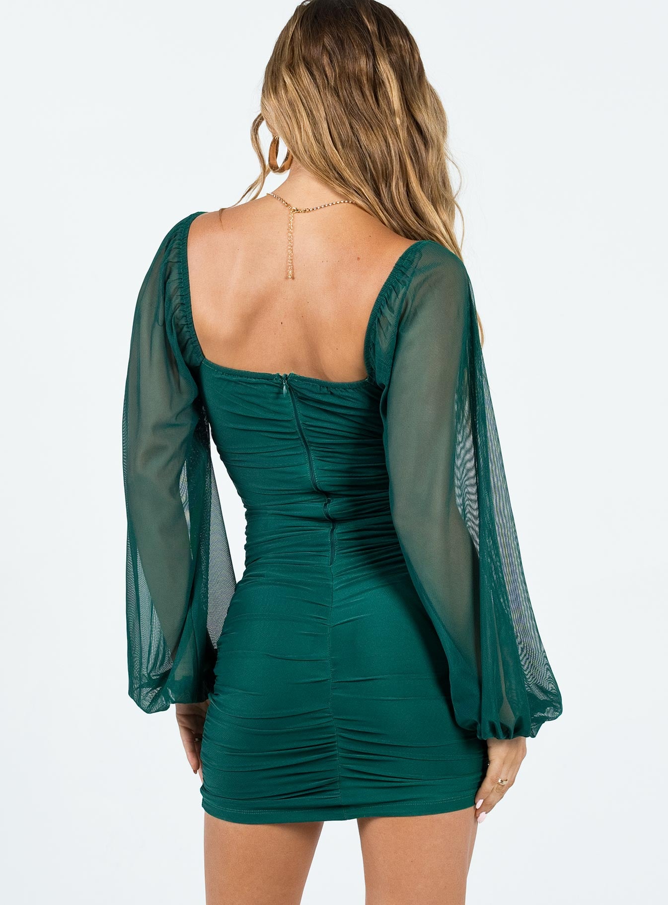 4-modelinfo-saskia-us2_e80e0fca-69dd-43df-bb3a-480cfee5353a