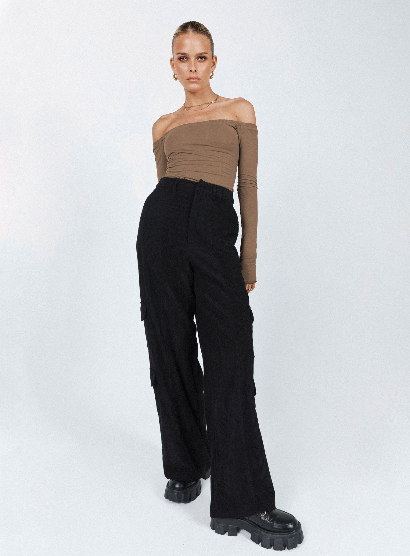 5-modelinfo-kiana-us2_e160b639-13b4-4134-a9db-0971ab505a49