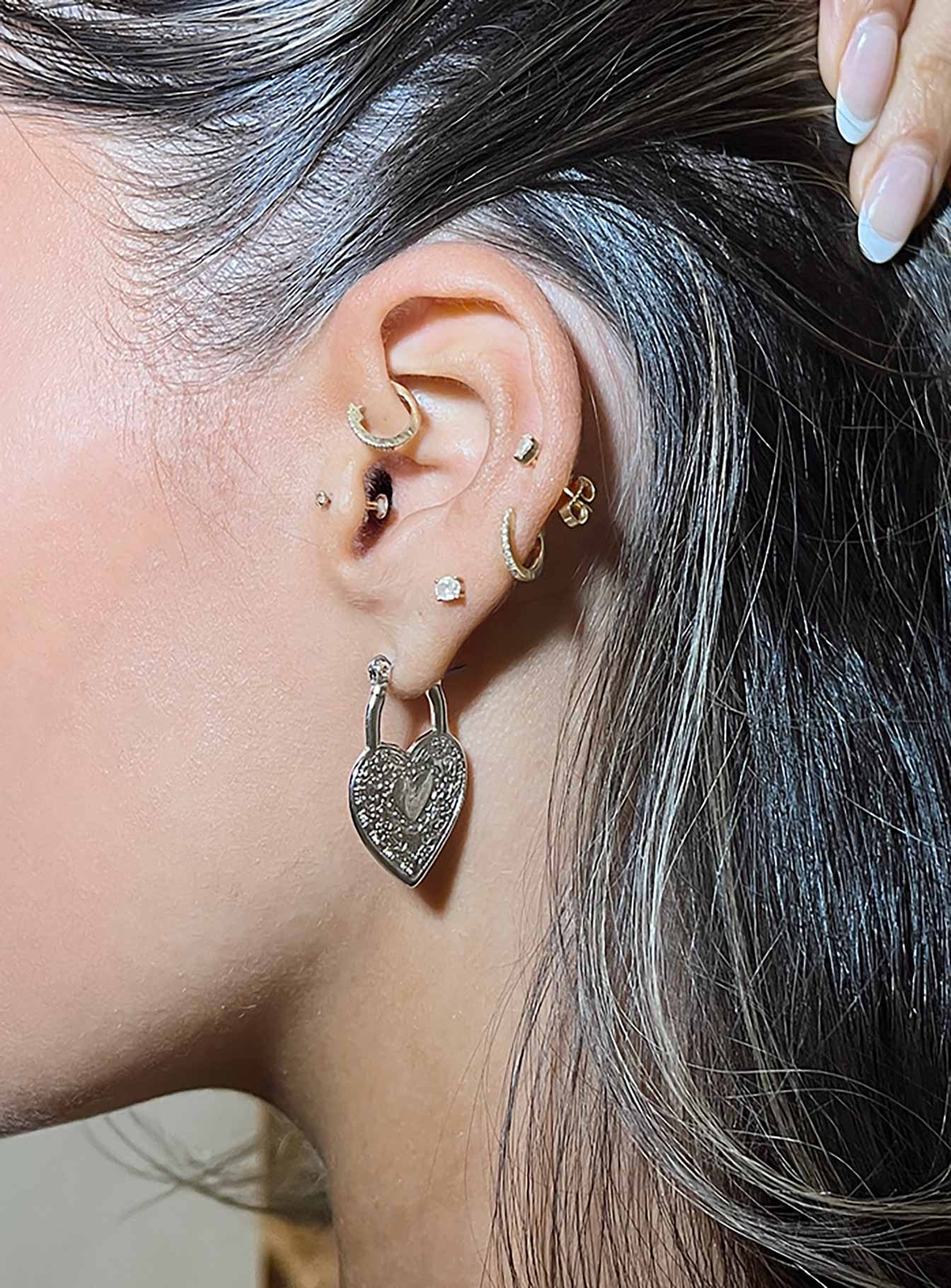 CLASSIC-MOMENTS-EARRINGS-SILVER